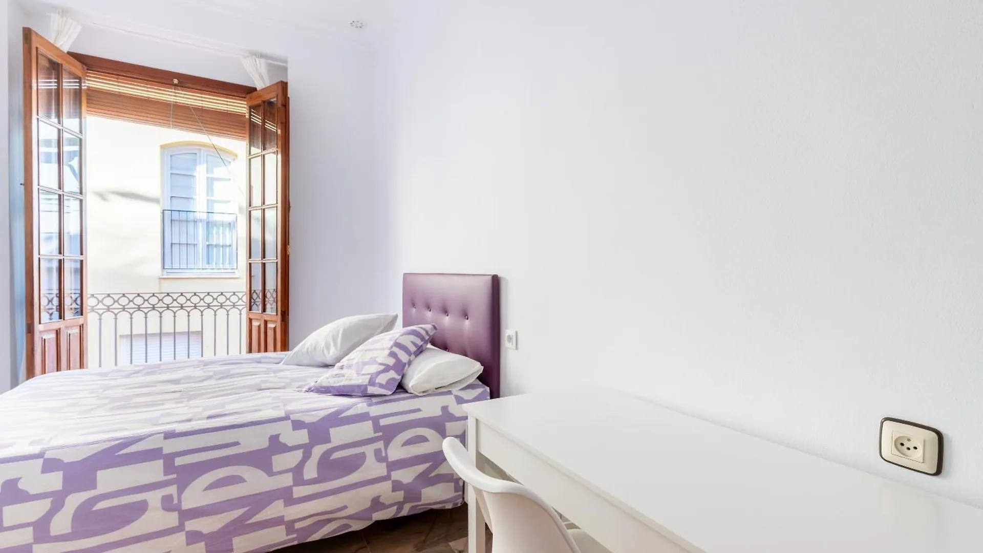 Banana Gay House - Only Men Otel Sevilla Konukevi