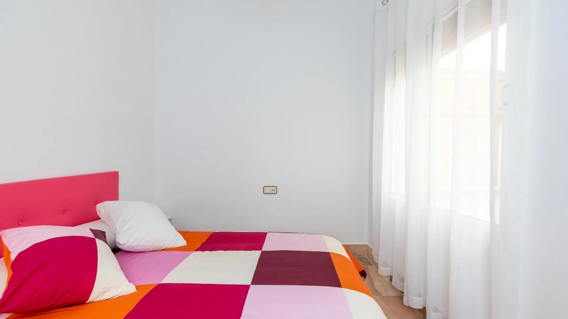 Banana Gay House - Only Men Otel Sevilla Konukevi