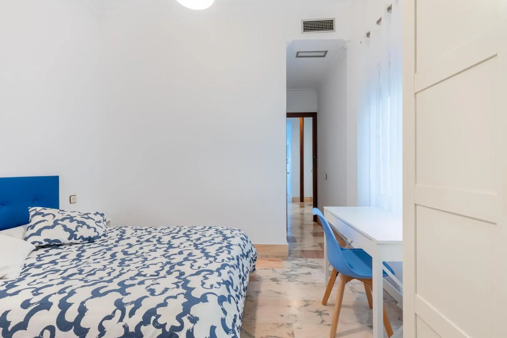 Banana Gay House - Only Men Hotel Seville 0*,  Spain