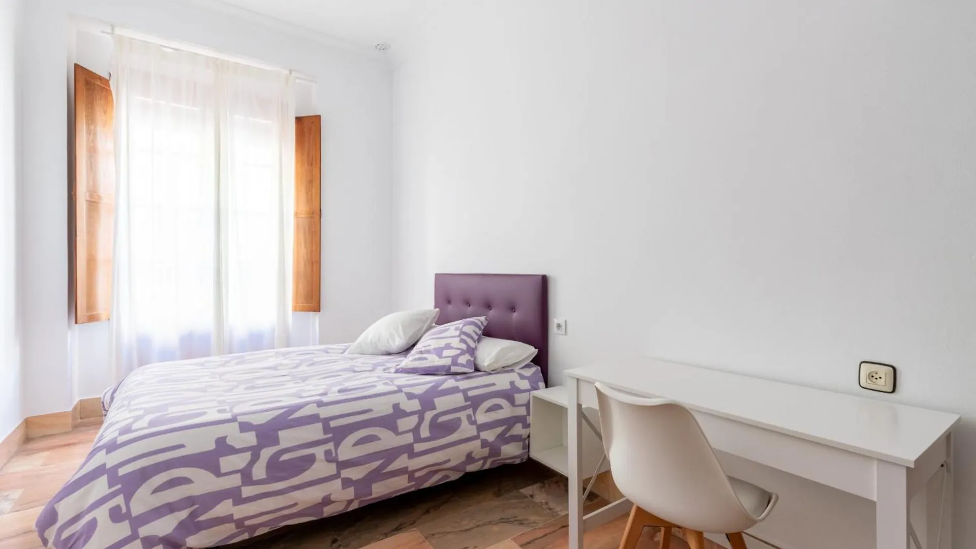 Banana Gay House - Only Men Otel Sevilla İspanya