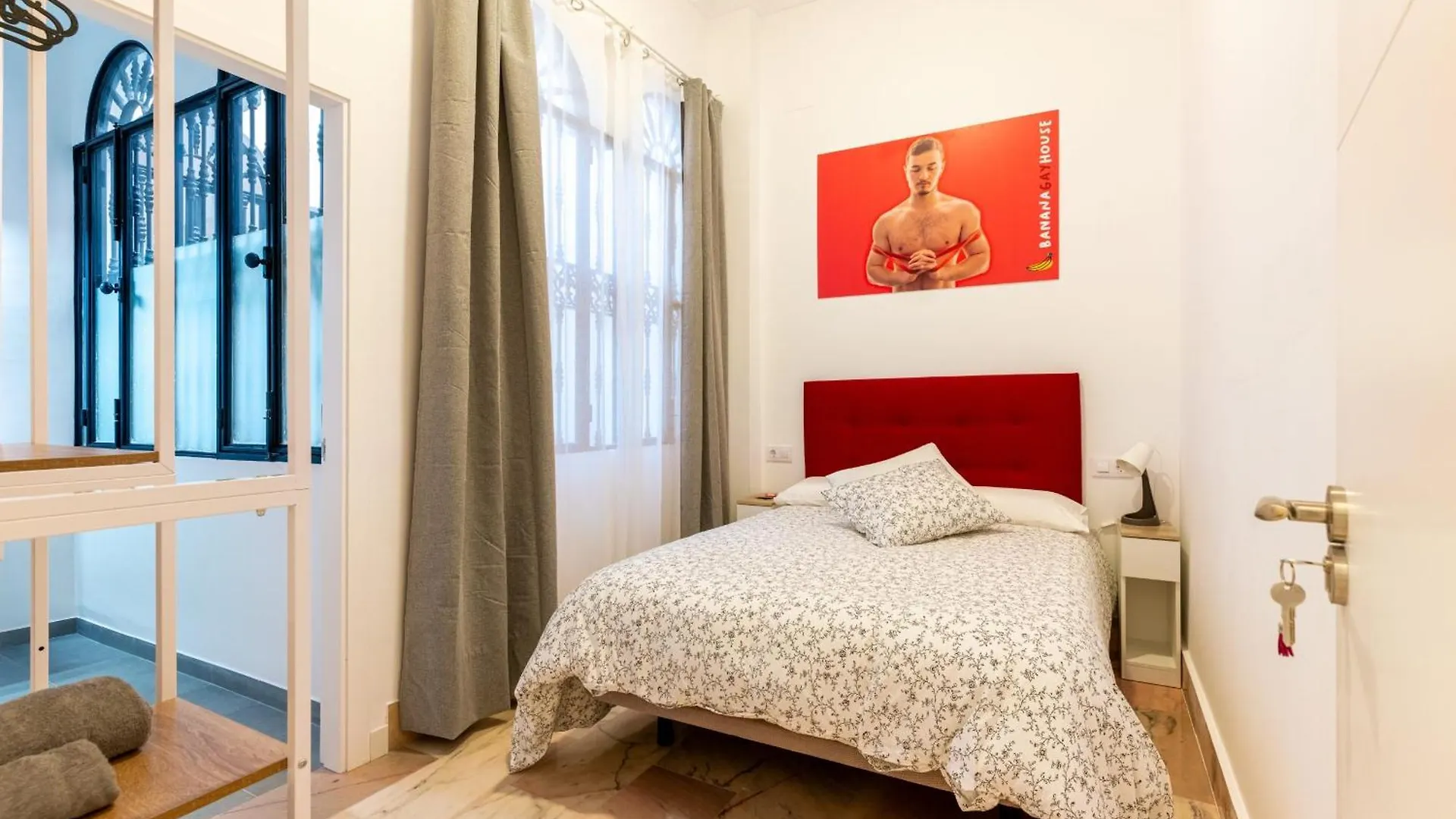 Banana Gay House - Only Men Otel Sevilla 0*,