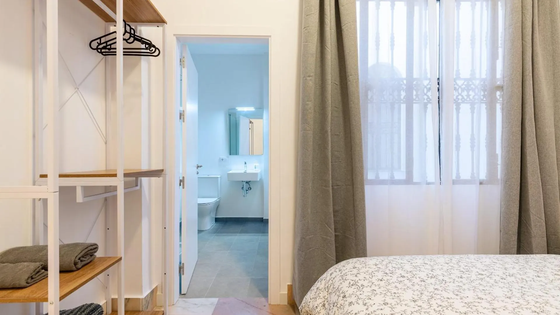 Guest house Banana Gay House - Only Men Hotel Seville