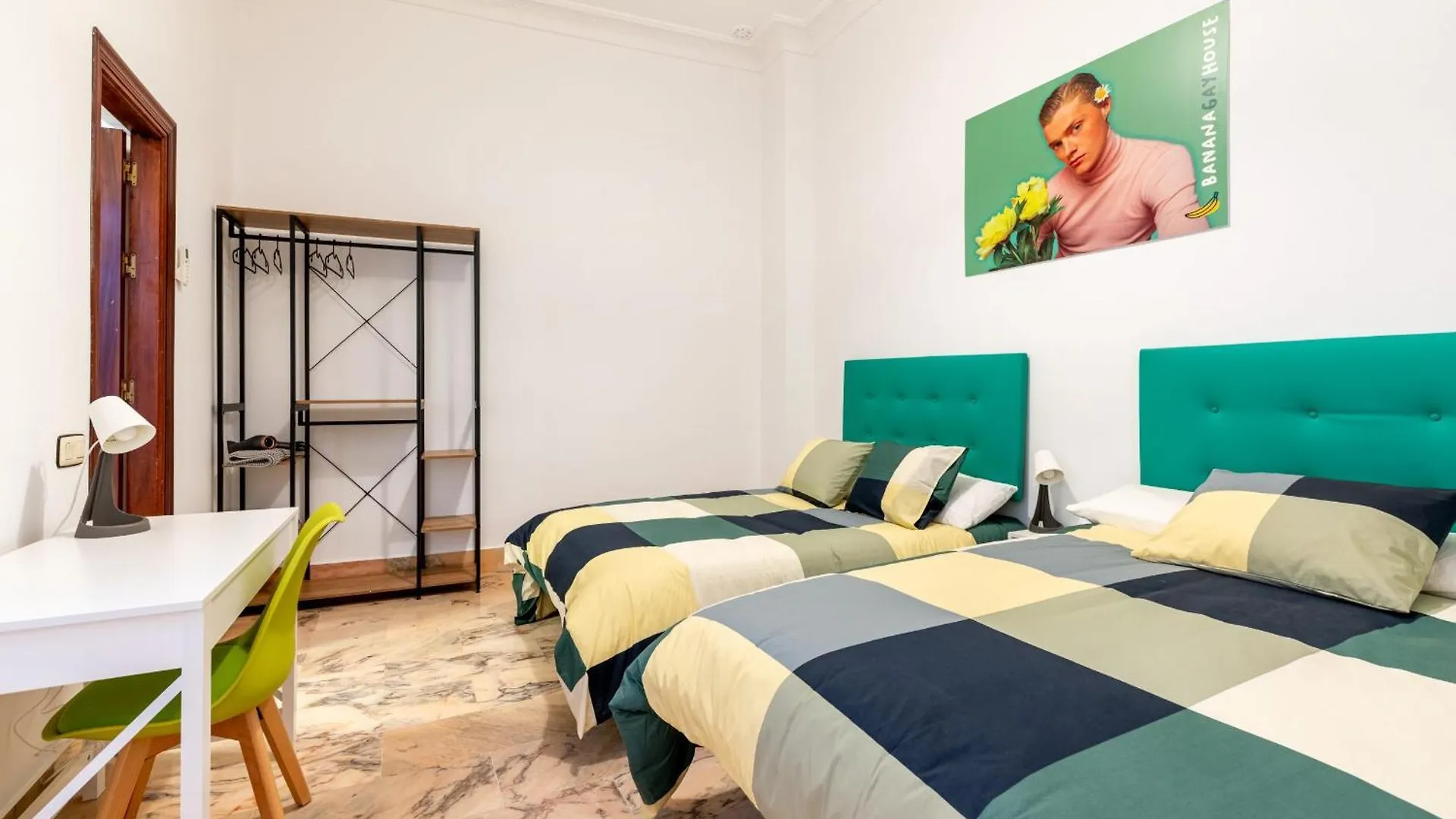 Banana Gay House - Only Men Otel Sevilla 0*,