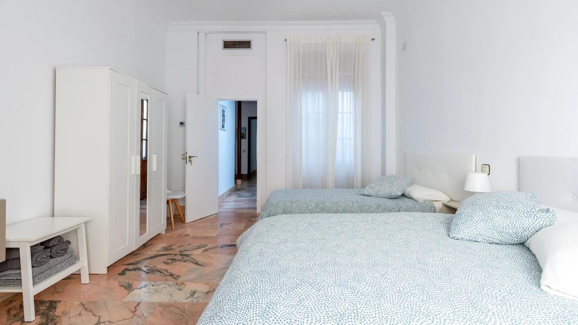 Banana Gay House - Only Men Hotel Seville Guest house