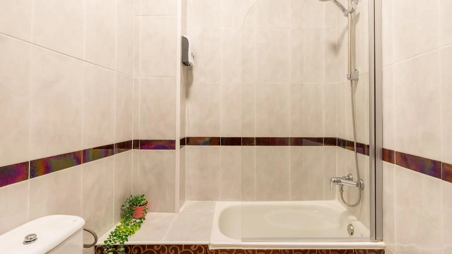 Banana Gay House - Only Men Hotel Seville Guest house